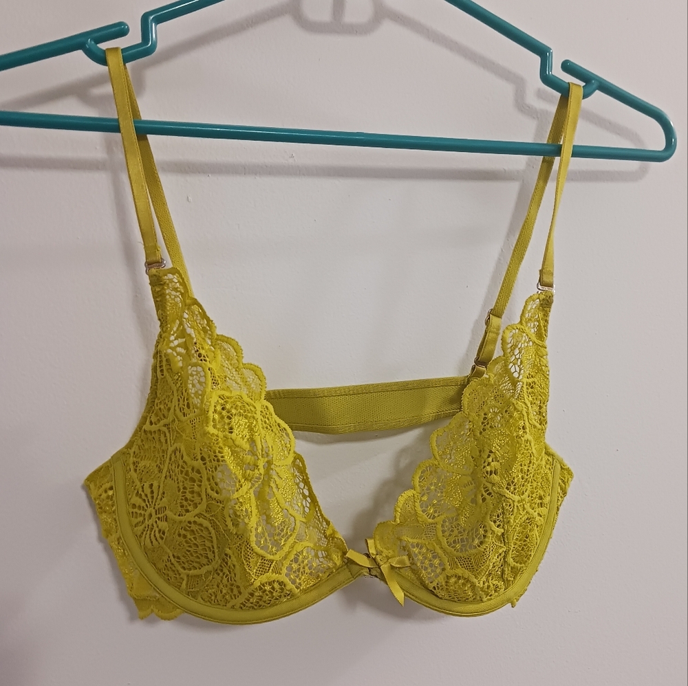 Victoria's Secret Very Sexy Yellow/ Green Lace Underwire Bra Front Clasp VG
